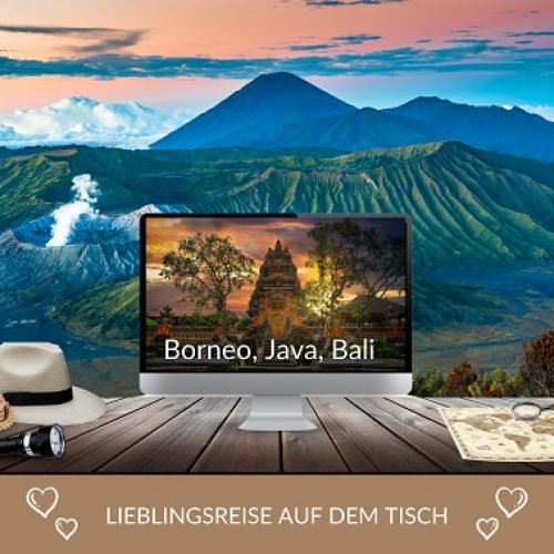 Rundreise nach Bali, Borneo und Java: Reisetipp von REISEBÜRO Wache Erfurt, im Bild: Collage aus Vulkanen im Hintergrund und im Vordergrund ein Tisch mit Bildschirmbild, auf dem man einen alten balinesischen Tempel sieht